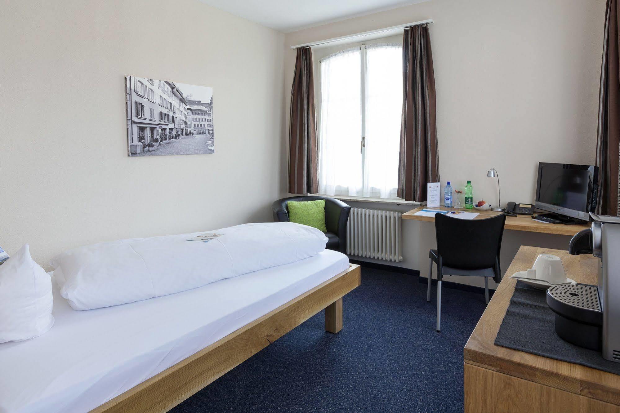 Hotel Lenzburg Exterior photo